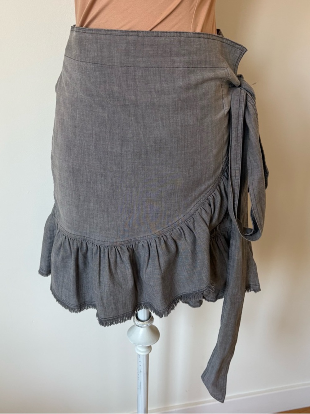ISABEL MARANT ETOILE Linday Gray Chambray Wrap Ruffle Trim Mini Skirt EUC 40/8